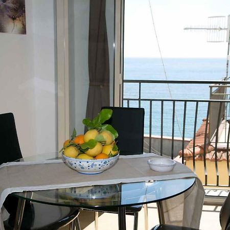 Lolita Holidays Giardini Naxos Exteriör bild