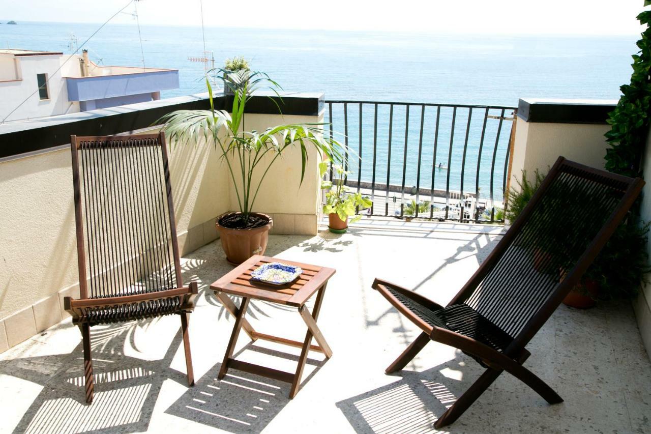 Lolita Holidays Giardini Naxos Exteriör bild