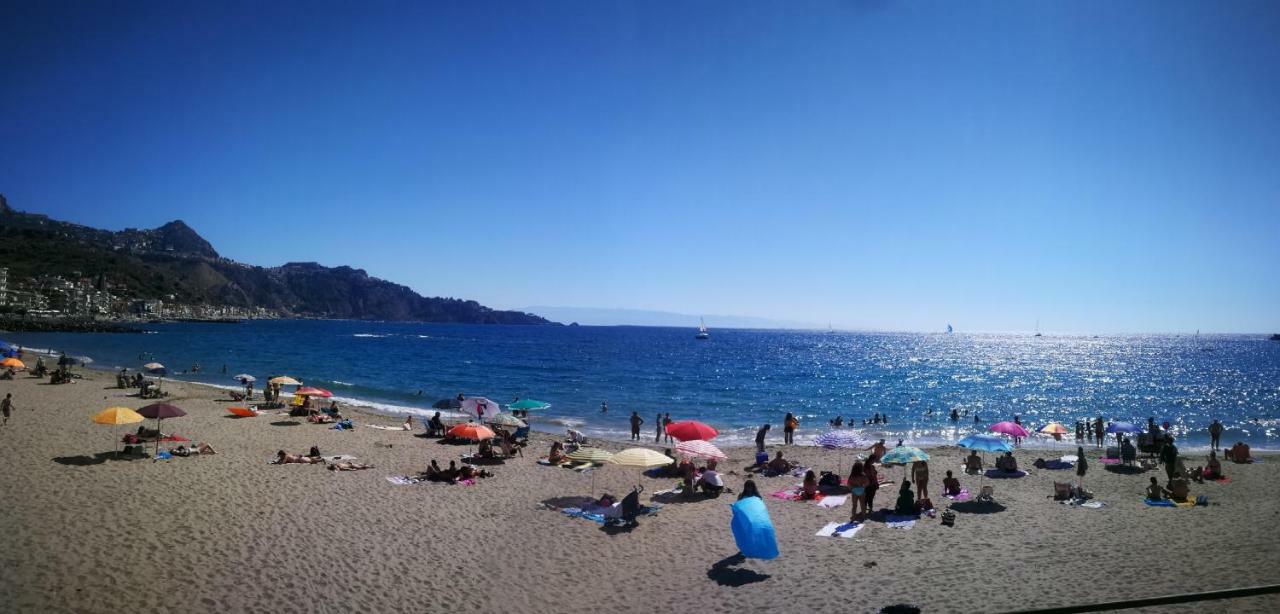 Lolita Holidays Giardini Naxos Exteriör bild